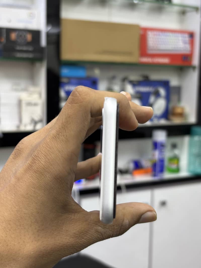 Apple iPhone SE 3