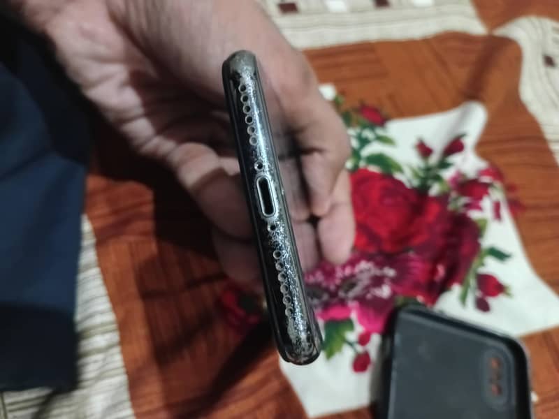 Apple iPhone X 3