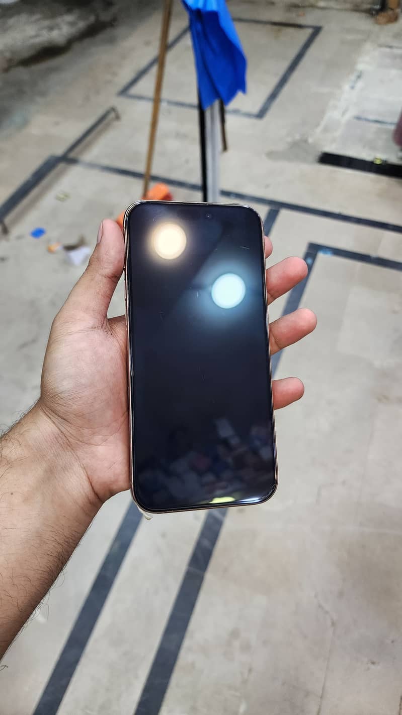 Apple iPhone 16 Pro Max 3