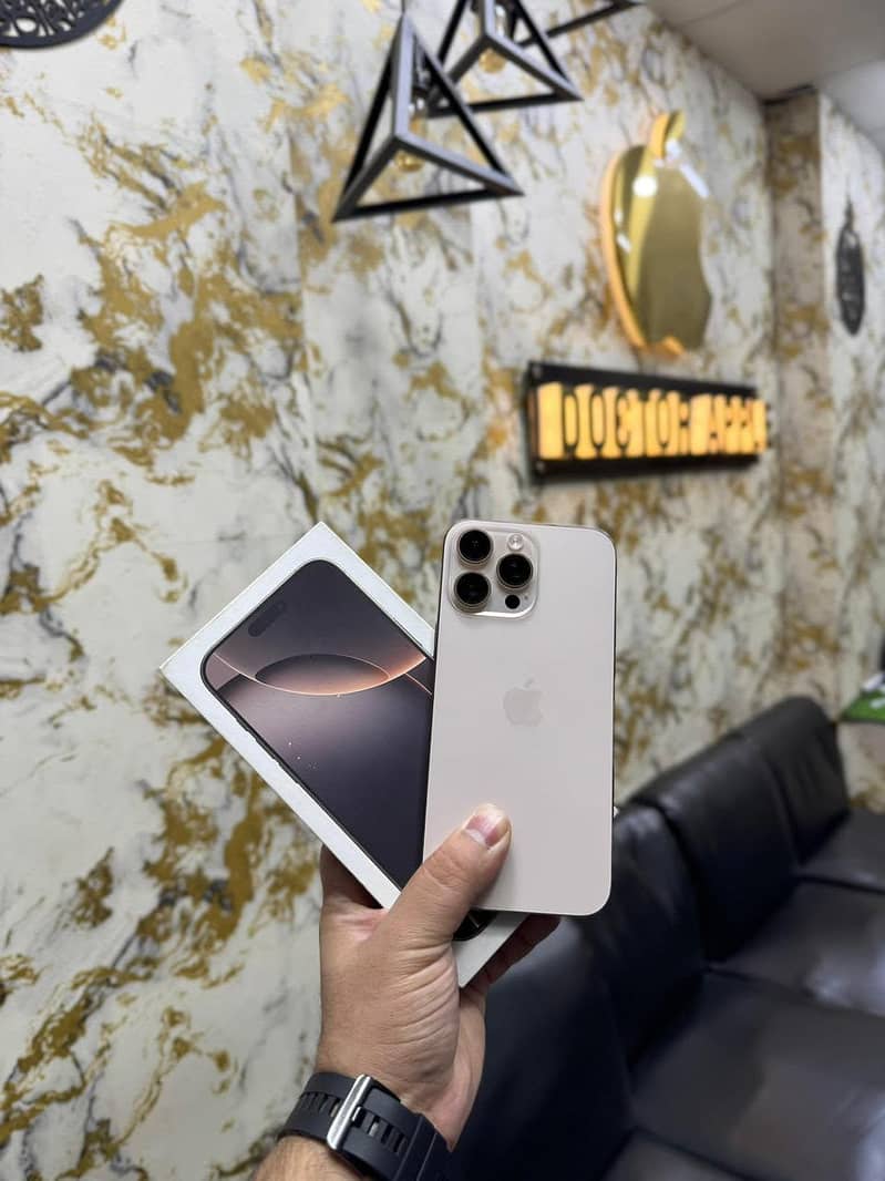 Apple iPhone 16 Pro Max 0