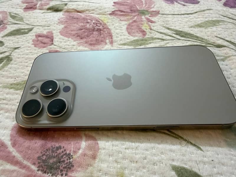 Apple iPhone 16 Pro Max 3