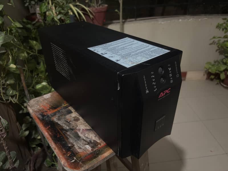 APC Smart UPS 1