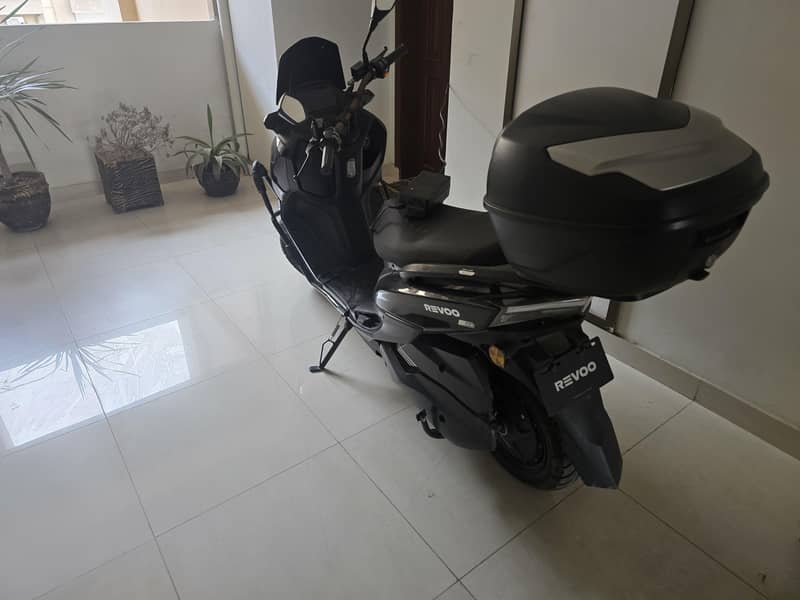 Revoo E-52 2