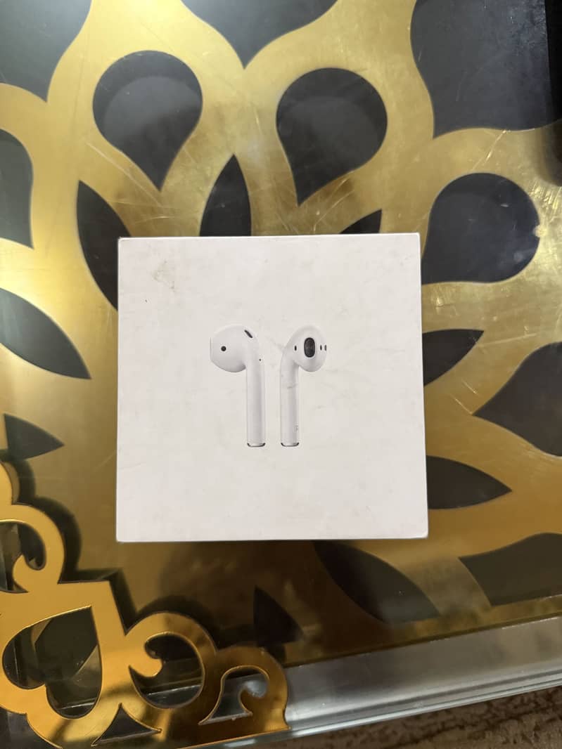 Apple earbud two 1