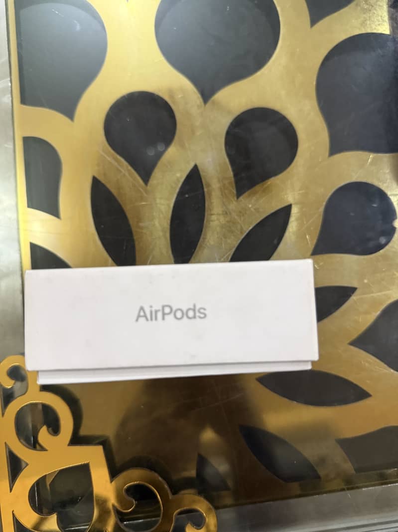 Apple earbud two 2