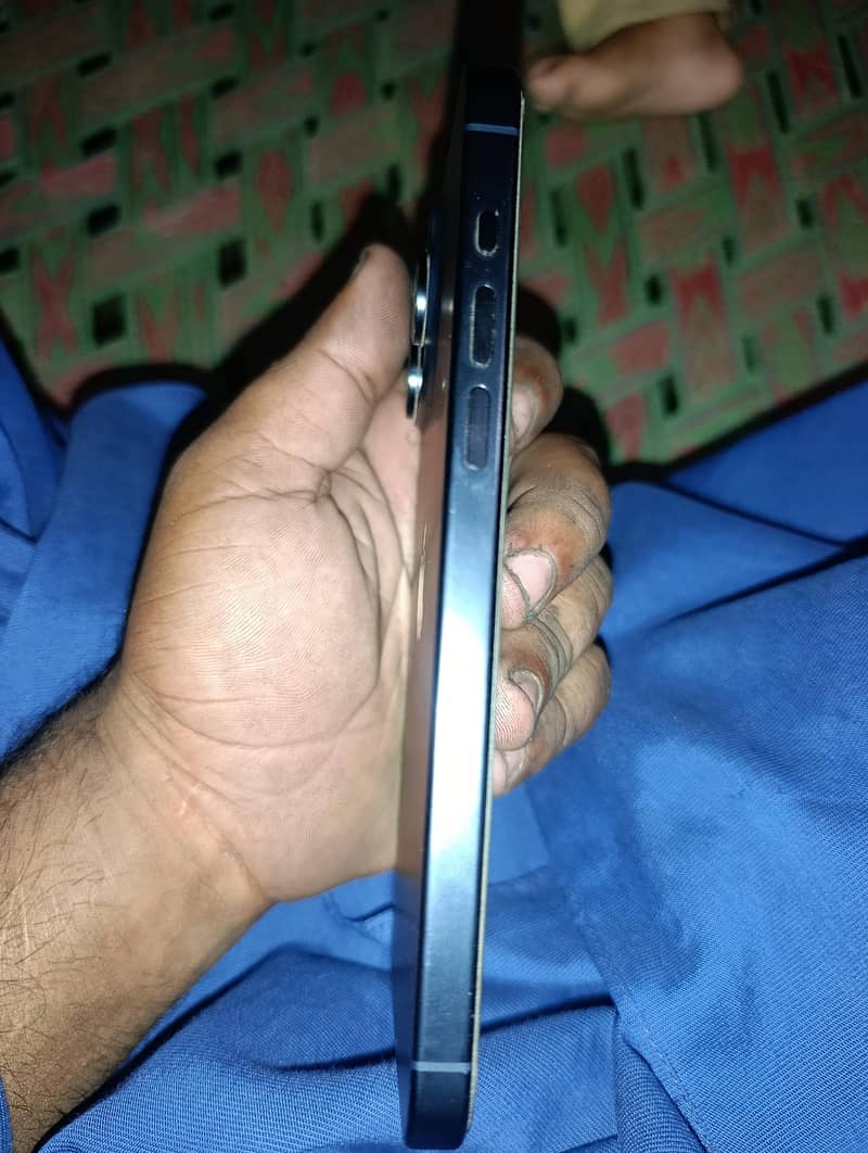 Apple iPhone 15 Pro Max 2
