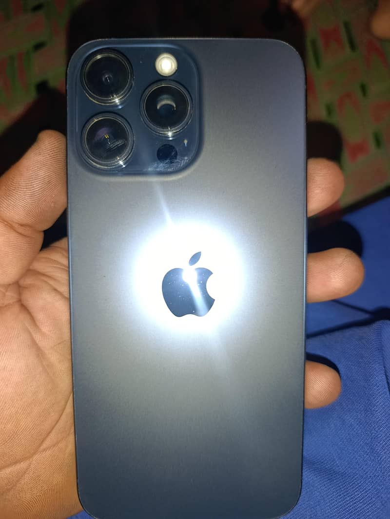 Apple iPhone 15 Pro Max 4