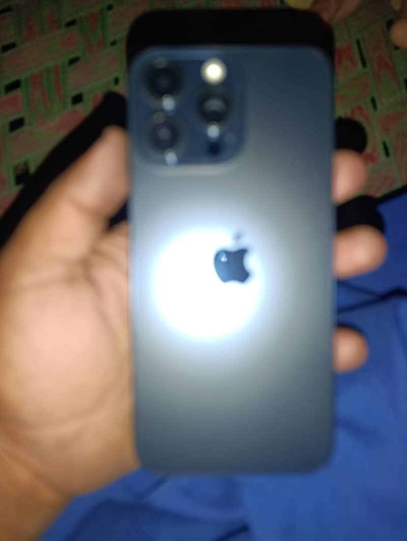 Apple iPhone 15 Pro Max 5