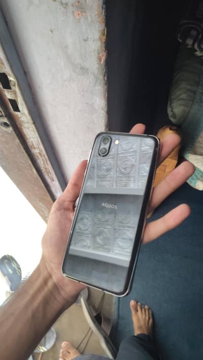 Sharp Aquos R2