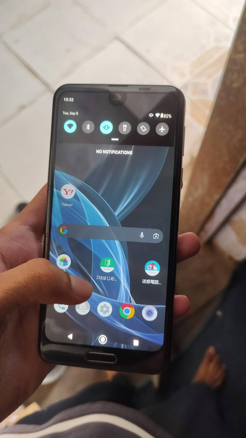 Sharp Aquos R2 1