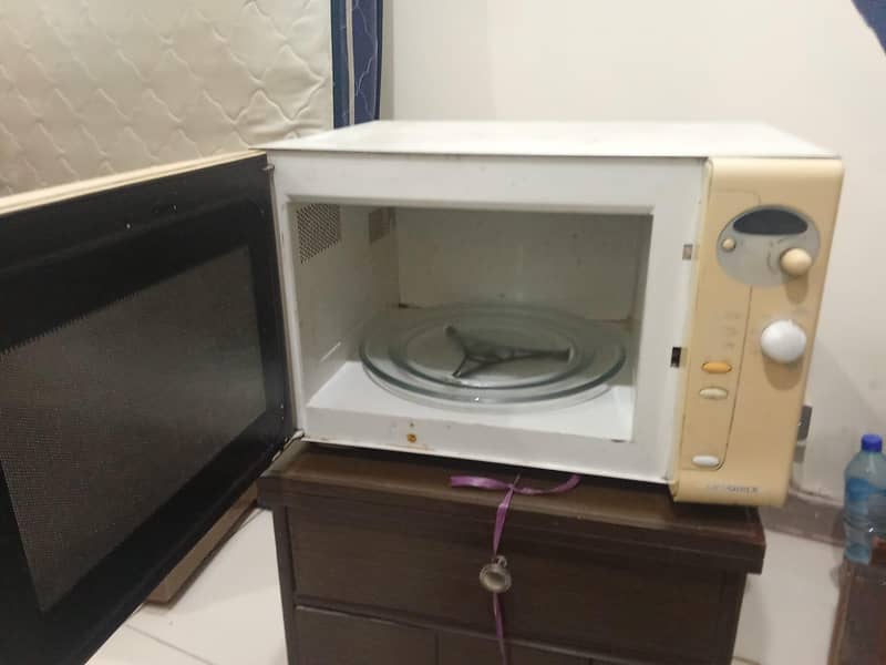 Microwave Oven 1