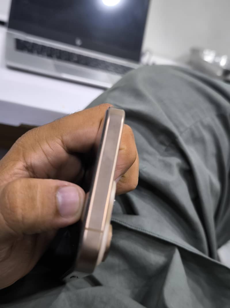 Apple iPhone 16 Pro Max 6