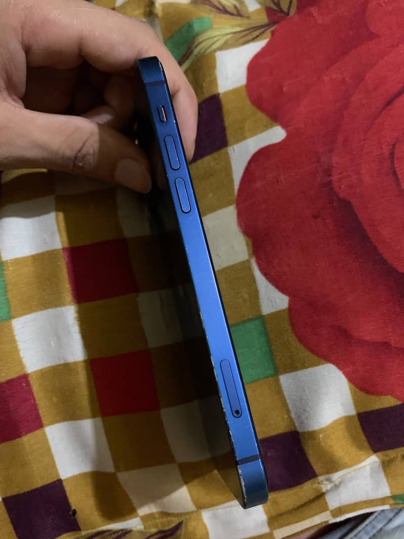 Apple iPhone 12 3