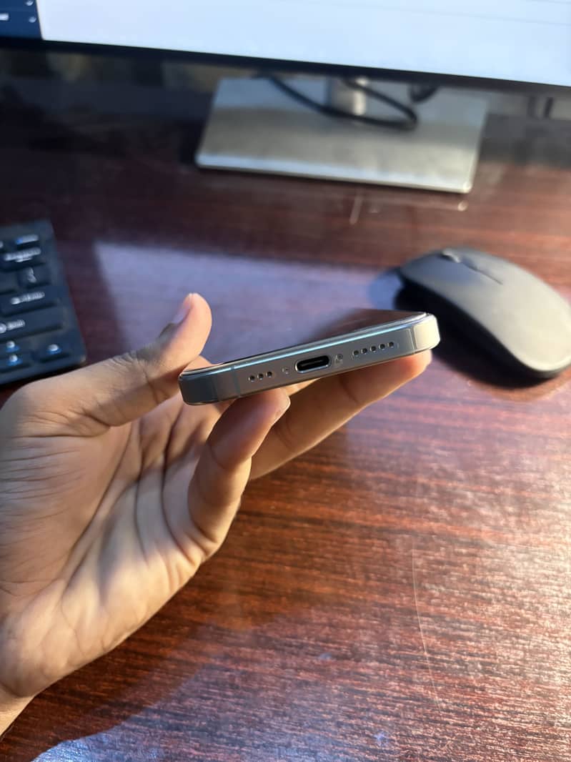 Apple iPhone 15 Pro 3