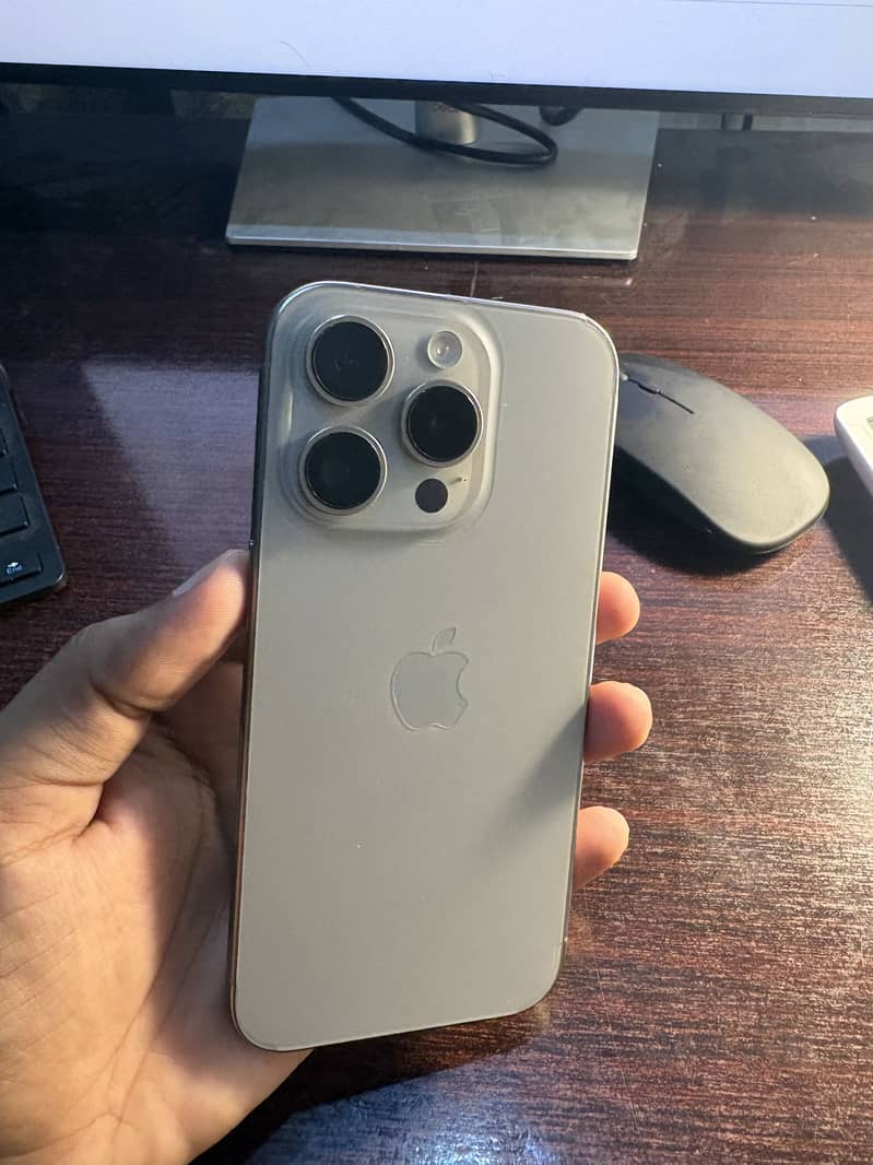 Apple iPhone 15 Pro 4