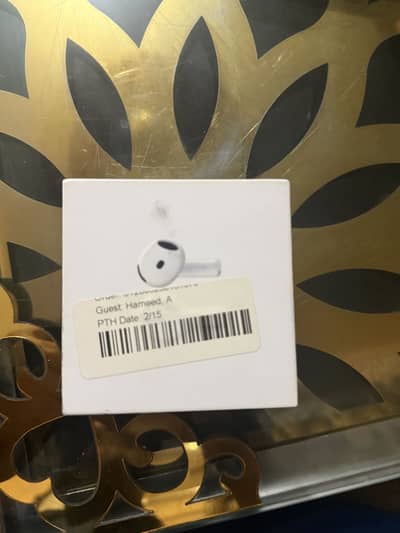 Apple earbud four