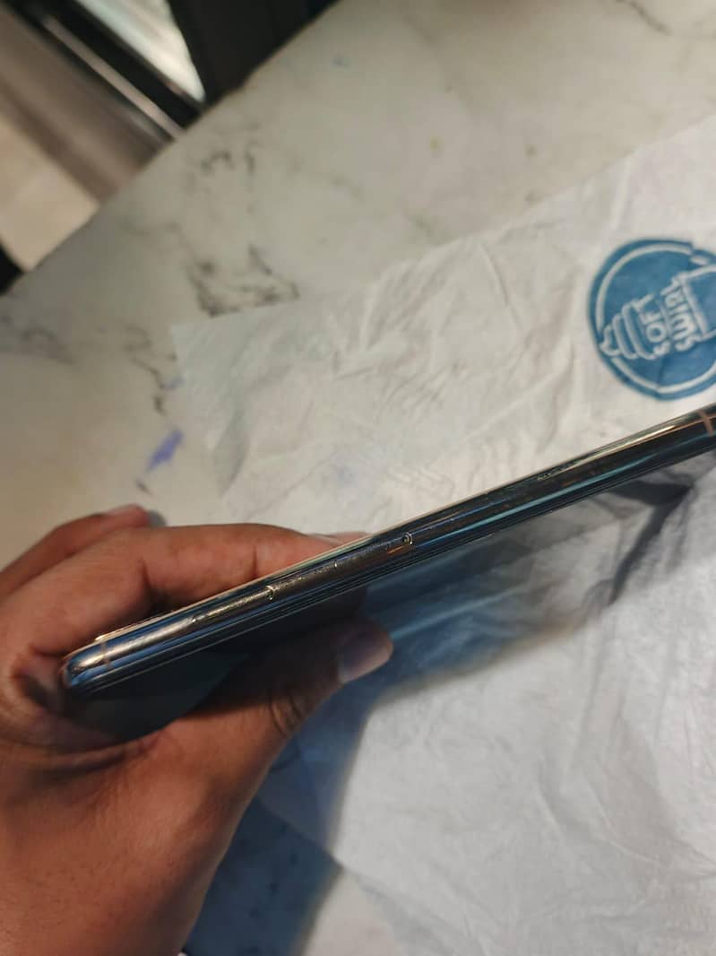 Apple iPhone XS Max 2