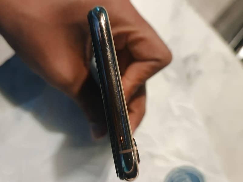 Apple iPhone XS Max 3