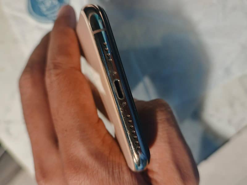 Apple iPhone XS Max 7
