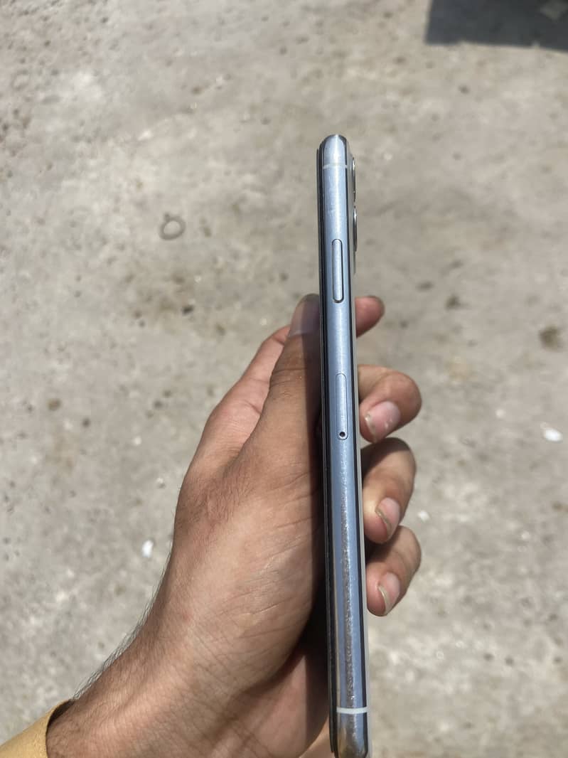 Apple iPhone 11 Pro Max 1