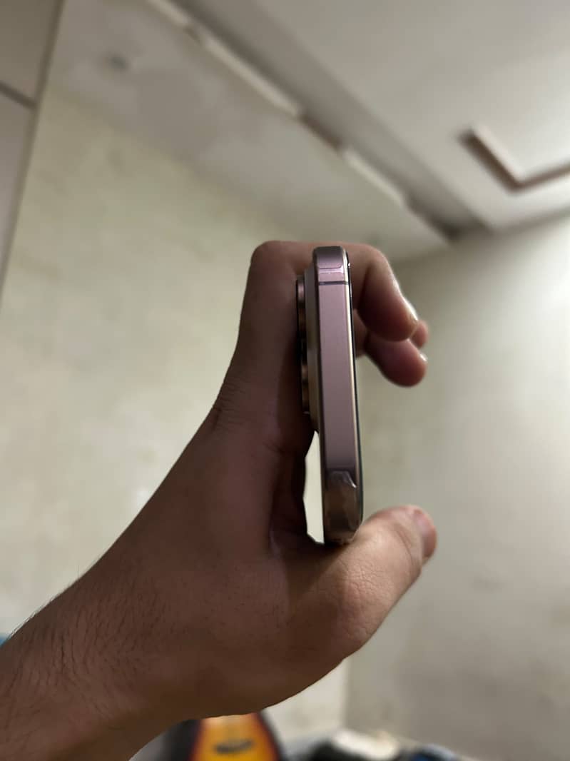 Apple iPhone 16 Pro 1