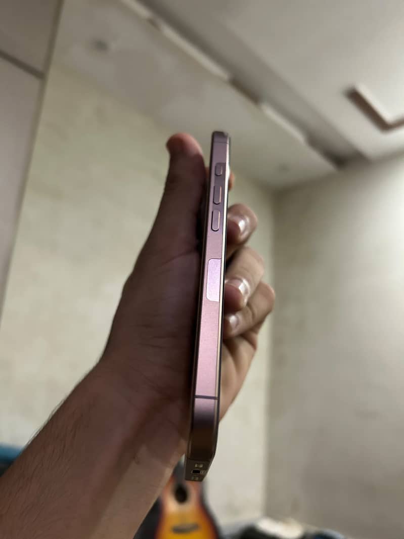 Apple iPhone 16 Pro 2