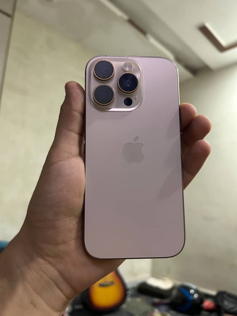 Apple iPhone 16 Pro 3