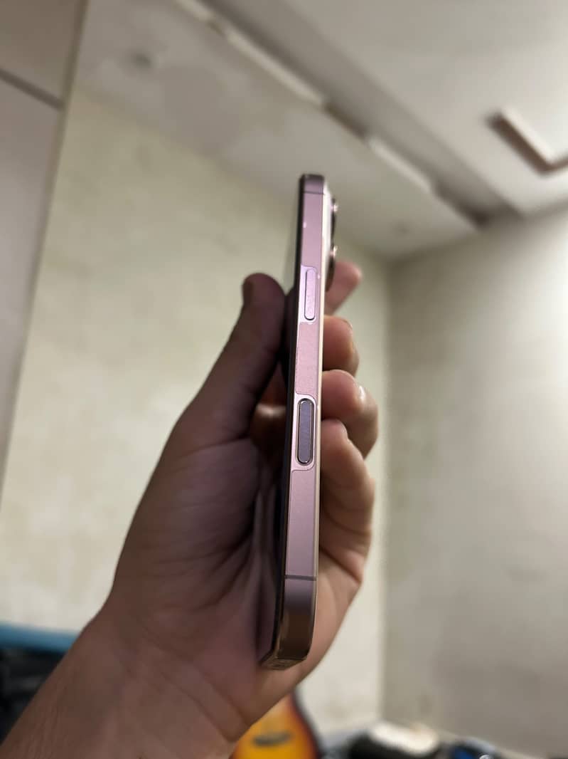 Apple iPhone 16 Pro 7
