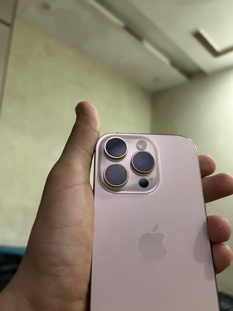 Apple iPhone 16 Pro 8