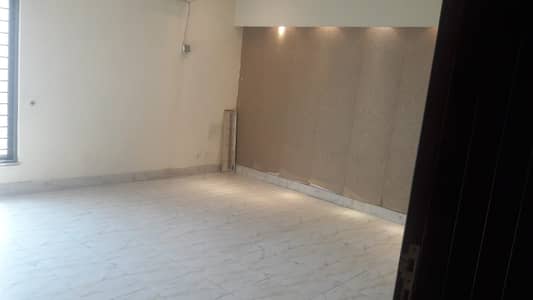ONE KANAL BEAUTIFULL UPPER PORTION AVAILABLE FOR RENT IN DHA PHASE 4