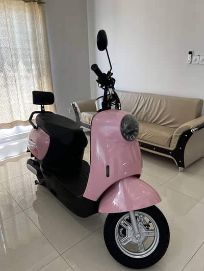 Electric scooty 1200 watt for sale