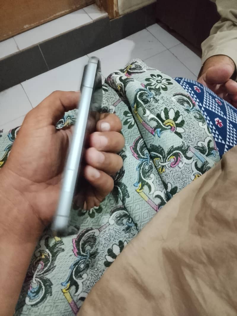 Google Pixel 8 2