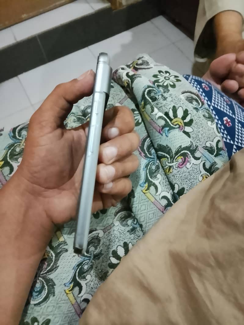 Google Pixel 8 3