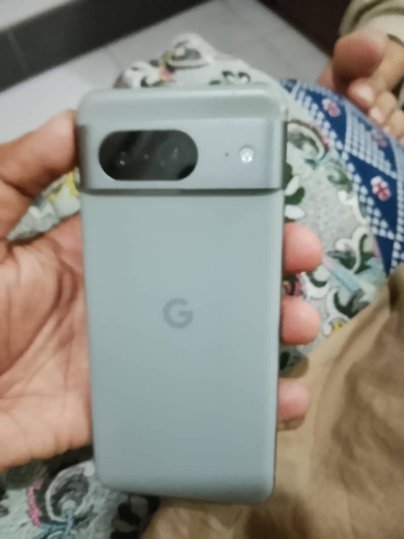 Google Pixel 8 4