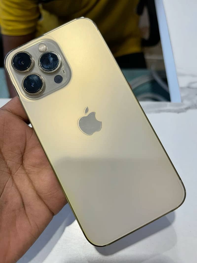 Apple iPhone 14 Pro Max 0