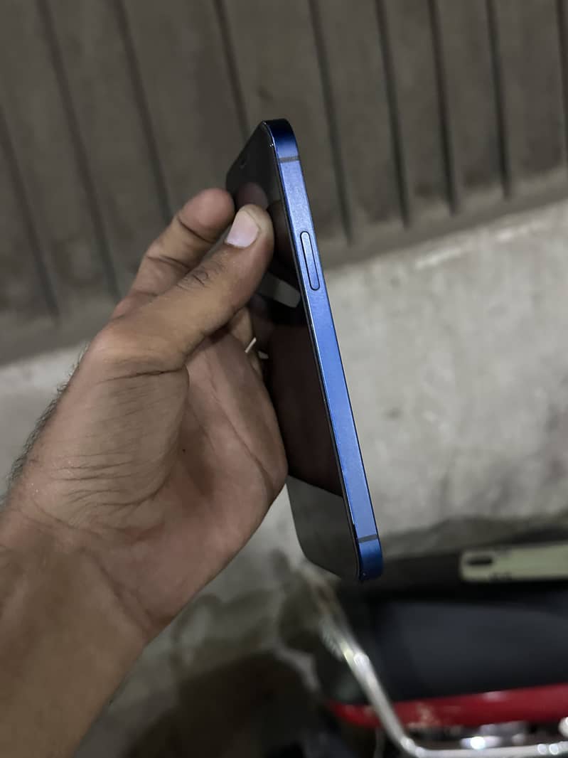 iPhone 12 3