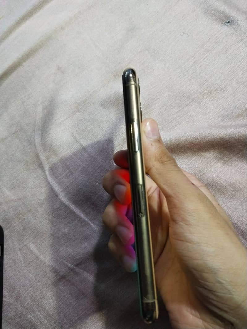 Apple iPhone 11 Pro Max 3