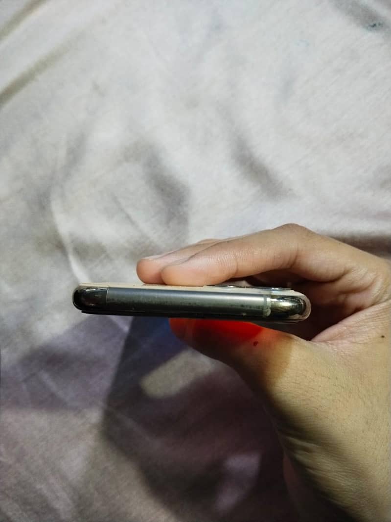 Apple iPhone 11 Pro Max 6