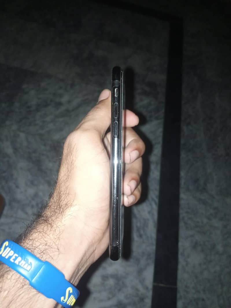 Apple iPhone X 3