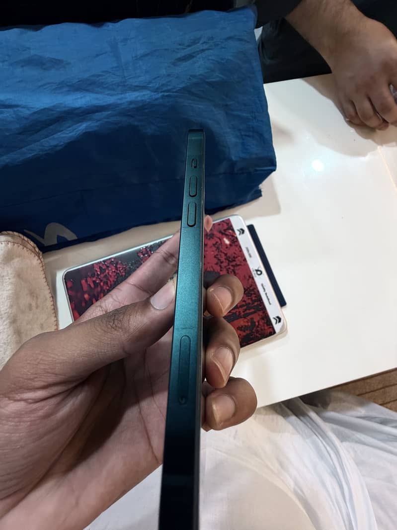 Apple iPhone 13 3