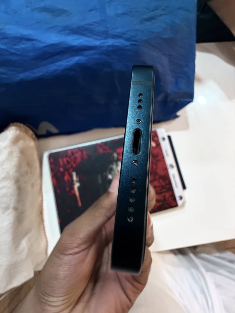 Apple iPhone 13 4