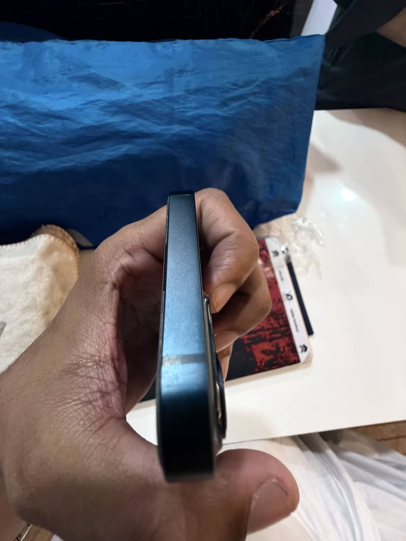 Apple iPhone 13 5