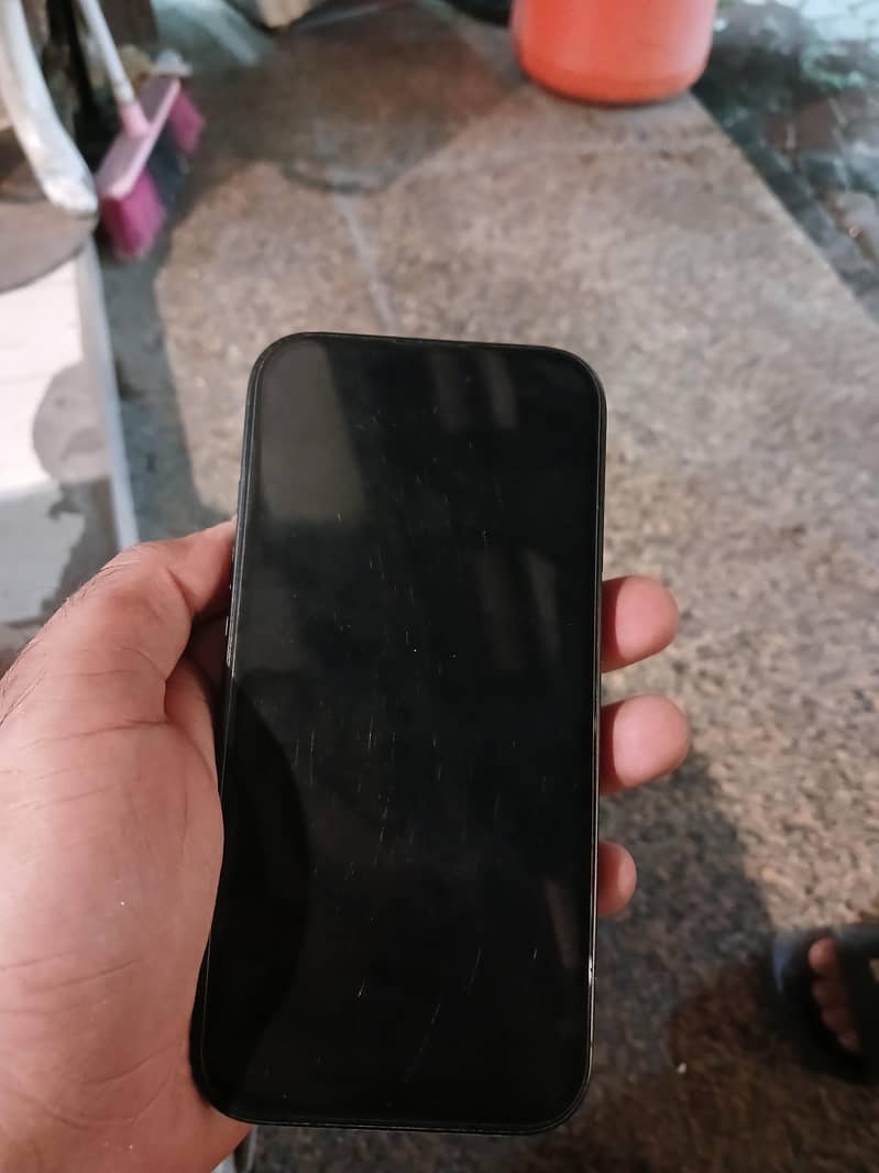 Apple iPhone 16 1