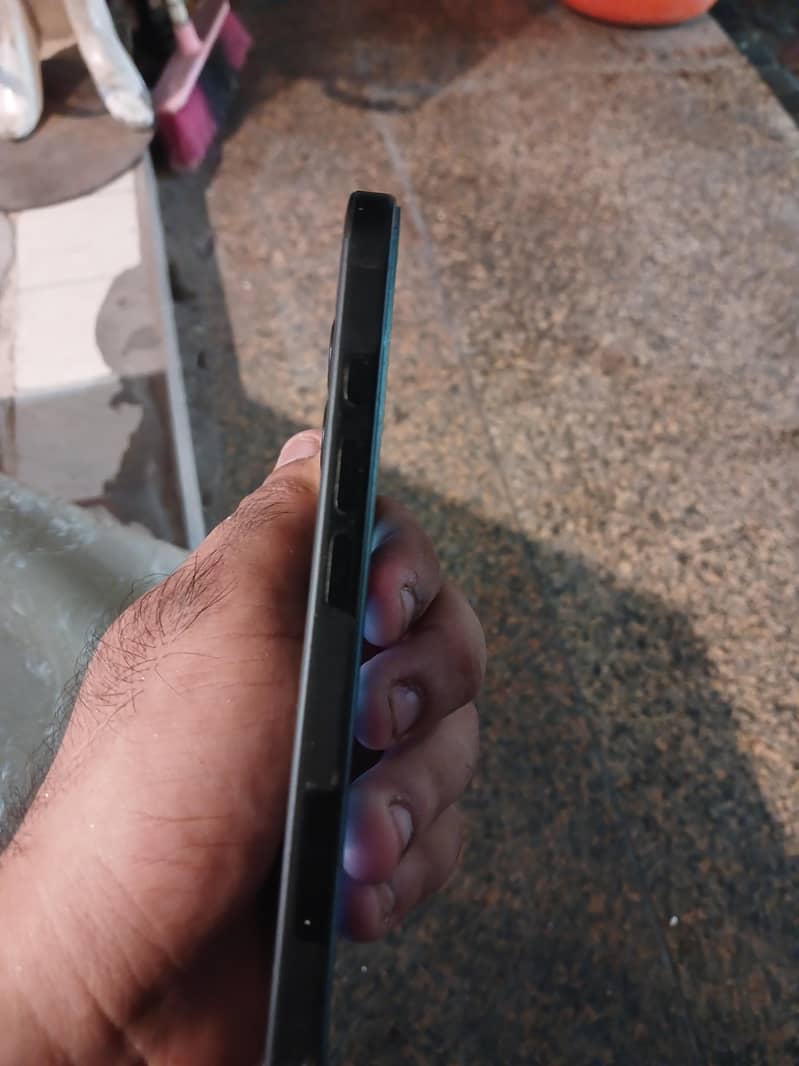 Apple iPhone 16 2