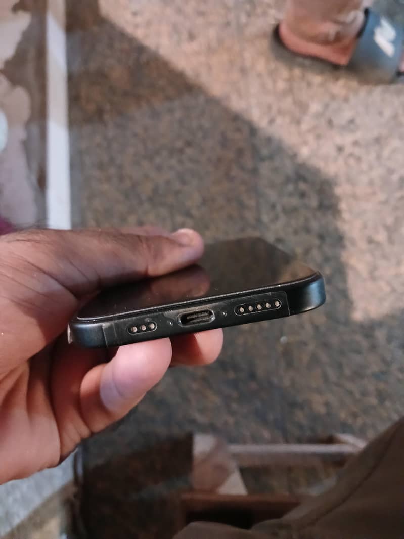 Apple iPhone 16 3