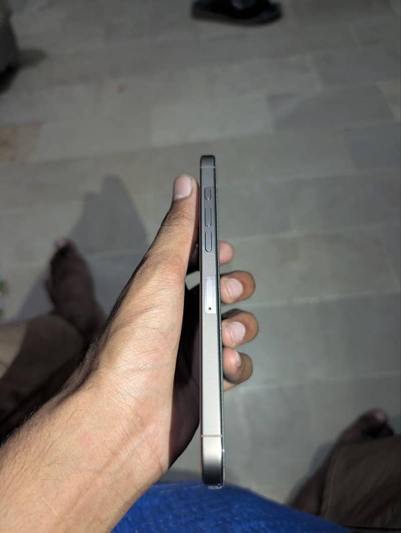 Apple iPhone 16 Pro Max 2