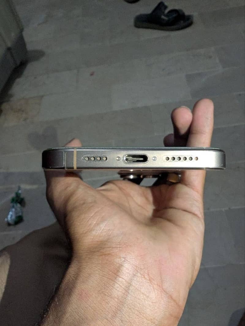 Apple iPhone 16 Pro Max 5