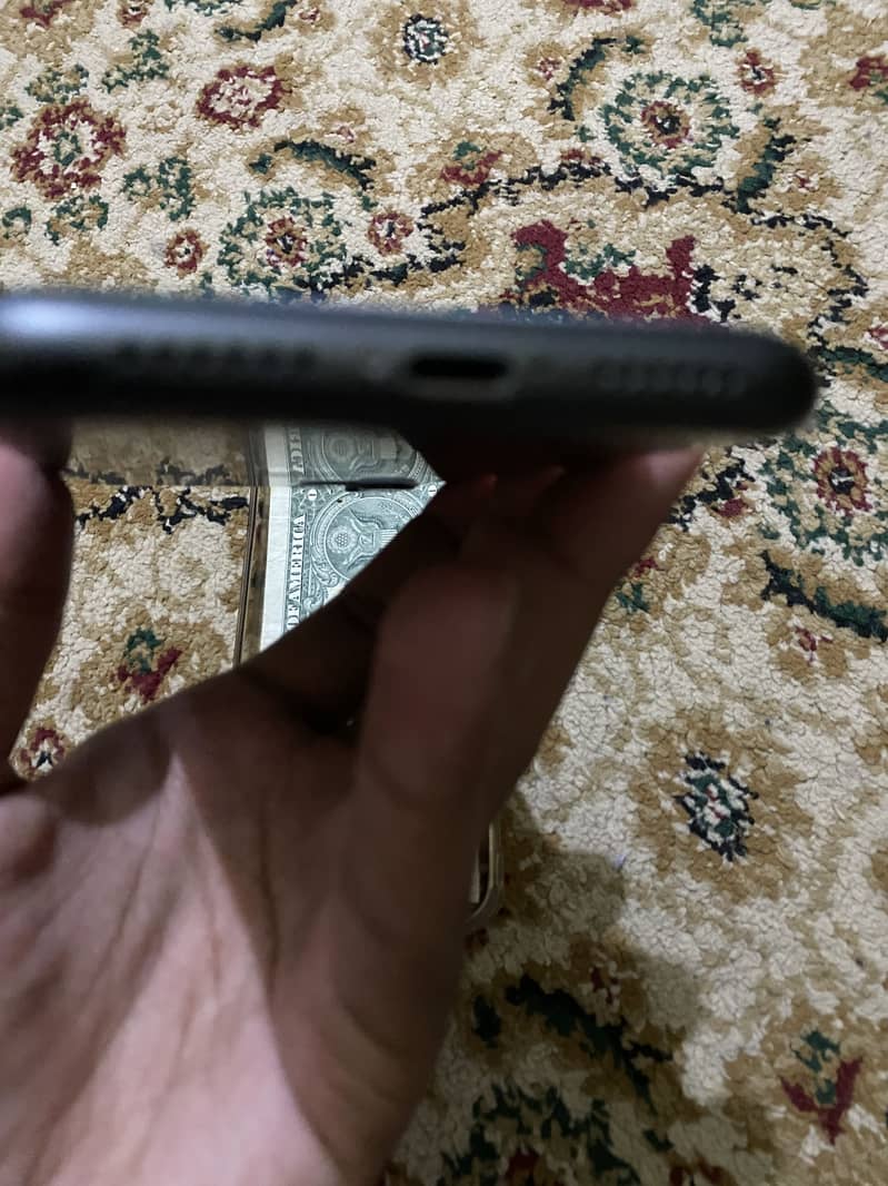 Apple iPhone 11 3