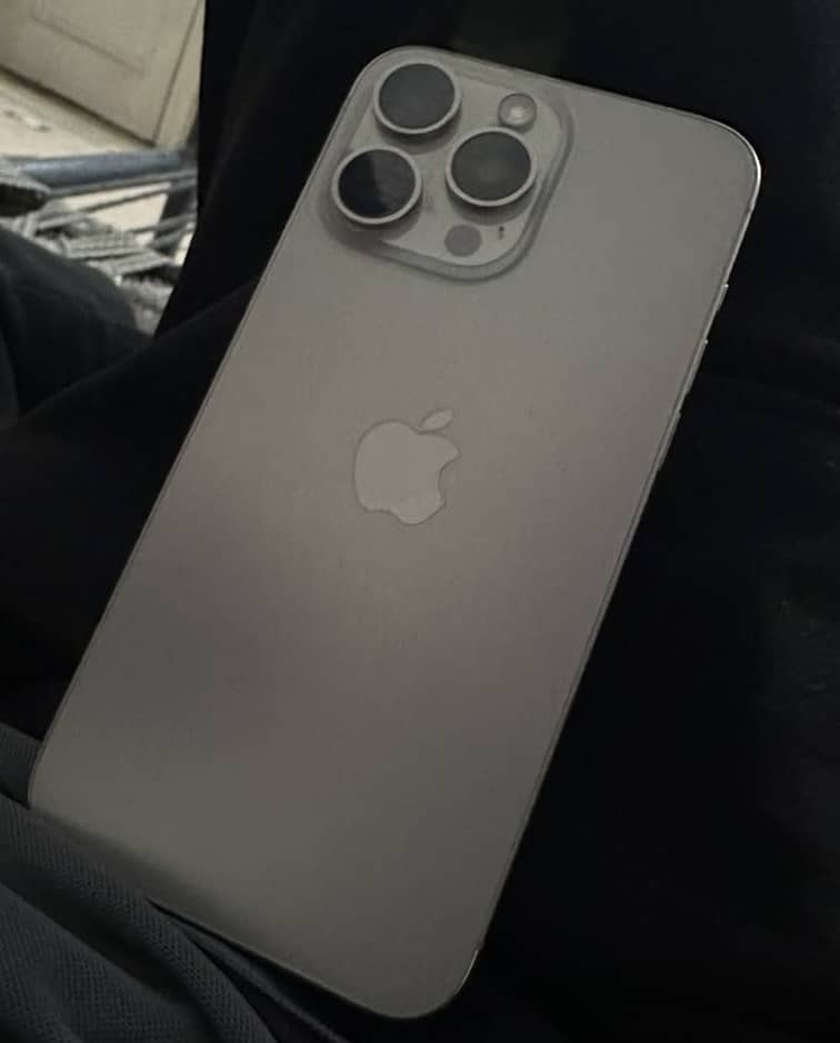 Apple iPhone 15 Pro Max 1