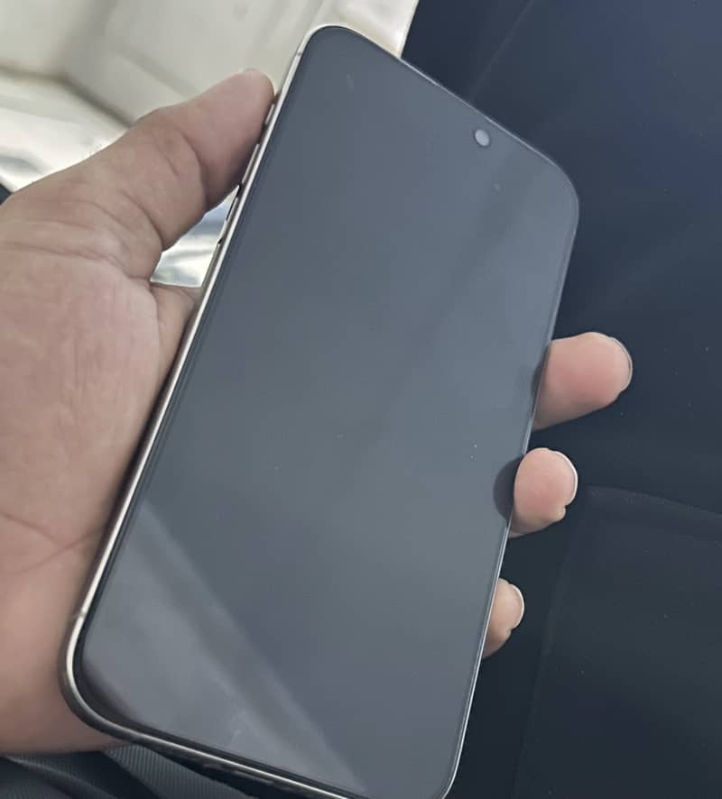 Apple iPhone 15 Pro Max 2